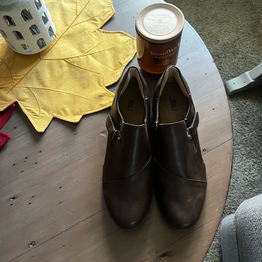 JBU Women’s Brown Slip-On Dress Shoes - Picture 1 of 6